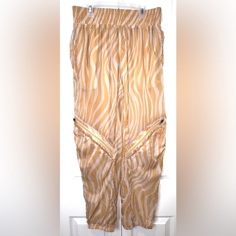 Free People Movement Onset Printed Parachute Pants tan zebra print size S EUC